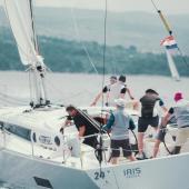 Mit einer Wettfahrt vor dem Hafen von Milna in Richtung Brac (Kroatien) startete die 10. Auflage der Foppa Taste Supporter Sailing Week. Hier liefern wir die besten Bilder des ersten Wettkampftags. © stol