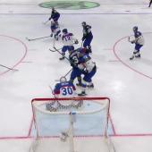 Italiens Eishockey-Nationalmannschaft kassierte am Sonntag bei der Weltmeisterschaft eine 1:4-Niederlage gegen die Slowakei. Dennoch war es für einen Crack ein ganz besonderes Match: Gabriel Nitz, der jüngste Spieler im Kader, erzielte nämlich Italiens ersten Treffer bei dieser WM. Hier gibt’s die Highlights des Matches im Video! © stol