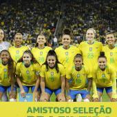 Die brasilianische Frauenmannschaft bestritt ein Testspiel, das in einem absoluten Chaos endete. © ANSA / SEBASTIAO MOREIRA