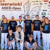 Die erfolgreichen Kampfsportler des ASV Zadra-fighting/rothoblaas mit den Trainern Markus Zadra und Gabriel Marcomin.