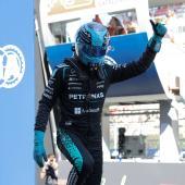 George Russell hat sich die Pole Position geschnappt. © APA/afp / LLUIS GENE