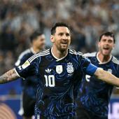 Lionel Messi traf per Freistoß. © APA/afp / PAUL ELLIS