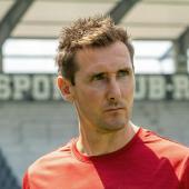 Miroslav Klose kommt als Nürnberg-Trainer mit dem Club nach Südtirol. © APA / DIETMAR STIPLOVSEK