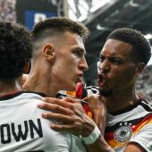 Nathaniel Brown und die deutsche Elf liegen gegen Curacao vorne. © APA/afp / RONALDO SCHEMIDT