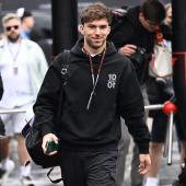 Pierre Gasly has good reason to smile: He's back on the podium. © APA/afp / JOE KLAMAR