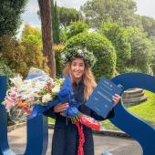 Stolz präsentiert Sofia Goggia ihren Uni-Abschluss. , © Social Media