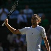 Alexander Zverev steht im Achtelfinale von Wimbledon. © APA/afp / GLYN KIRK