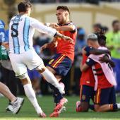 Besonders Leandro Paredes (Nummer 5) hat sich einen Namen als Prügelknabe gemacht. © APA/afp / CHARLY TRIBALLEAU
