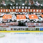 Die Fans des HC Bozen ziehen vier Trikotnummern zurück. © HC Bozen