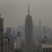 Die Skyline der Millionenmetropole war zeitweise in dichte Rauchschwaden gehüllt. © APA / DAVID RAMOS