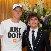 Amis proches&nbsp;: Jannik Sinner (à gauche) et Kimi Antonelli à Wimbledon. © Wimbledon