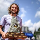 Stefanos Tsitsipas beendete eine 16-monatige Titeldurststrecke. © APA/afp / FABRICE COFFRINI