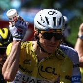 Auch Tadej Pogacar macht die enorme Hitze bei der Tour de France zu schaffen. © APA/afp / ANNE-CHRISTINE POUJOULAT