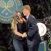 Wimbledon-Champions unter sich: Jannik Sinner (rechts) und Linda Noskova. © Screenshot