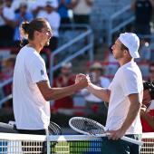 Alexander Zverev (l.) musste sich Tallon Griekspoor geschlagen geben. © APA / MINAS PANAGIOTAKIS