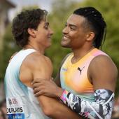 Armand Duplantis und Emmanouil Karalis lieferten sich ein Spektakel. © ANSA / JEAN-CHRISTOPHE BOTT