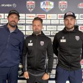 Assistenztrainer Mike Halmo, Chefcoach Teemu Virtala und Athletiktrainer Erno Räisänen beim Trainingsauftakt am Montag.