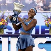 Cincinnati-Siegerin Coco Gauff ist in den USA ein gefeierter Star. © APA / MATTHEW STOCKMAN