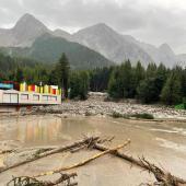 Eine Mure erfasste das Biathlonzentrum in Antholz. © Feuerwehr Antholz Mittertal
