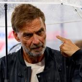 Jürgen Klopp versuchte seinen Schützling zu beruhigen. © ANSA / ANNA SZILAGYI