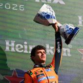 Lando Norris bleibt seinem Team erhalten. © APA/afp / JOHN THYS