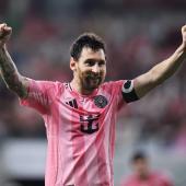 Lionel Messi kann es nicht lassen. © APA / CARMEN MANDATO