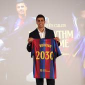 Rodri a été présenté mardi comme le nouveau joueur de Barcelone. © APA/afp / LLUIS GÈNE