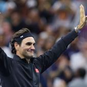 Roger Federer hat im Arthur Ashe Stadion mit 24.000 Zuschauern ein Tennis-Fest gefeiert. © APA / CALEB BOWLIN