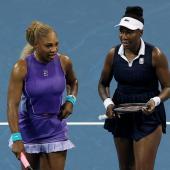 Serena (links) und Venus Williams. © APA / MATTHEW STOCKMAN