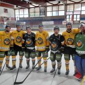 Sieben auf einen Streich. Das sind die Neuzugänge des HC Pustertal: David Farrance, Josef Prast, Gunnarwolfe Fontaine, Dominik Obexer, Gerry Fitzgerald, Luke Moncada und Colin Furlong (von links). © Kurt Platter