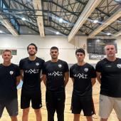 Von links Merans Cheftrainer Jürgen Prantner mit den Neuzugängen Guilherme Leonel (der Brasilianer kommt vom SSV Brixen), Alfredo Torres aus Portugal, Patricio Plater aus Argentinien und dem neuen Assistenten Marko Dapcevic aus Montenegro.
