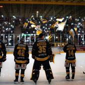 Wie tief muss man in die Tasche greifen, um nächste Saison in Bruneck bei den Spielen des HC Pustertal dabei sein zu können. © Soziale Medien / Instagram