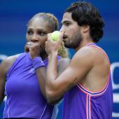 Zwei große Namen: Serena Williams und Carlos Alcaraz © APA/afp / TIMOTHY A. CLARY