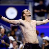 Alexander Zverev hat in New York seine Probleme. © APA / MIKE STOBE