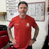 Antti Karhula an seinem neuen Arbeitsplatz, der Sparkasse Arena in Bozen. © SN