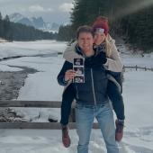 Eine Schweizer Ex-Skifahrerin im Babyglück.