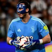 Juve-Keeper Kamil Grabara hat sich schwer verletzt. © APA/afp / MARCO BERTORELLO