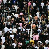 Juventus wurde für diese Aktion ihrer Fans milde bestraft. © APA/afp / MARCO BERTORELLO