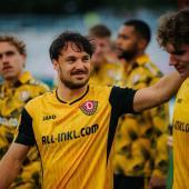Simon Straudi (links) zeigte bei seinem Startelf-Debüt für Dynamo Dresden auf. © Dynamo Dresden
