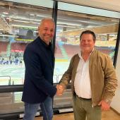 VSV-Obmann Manfred Herzog (r.) begrüßt den neuen Geschäftsführer Oliver Bergauer