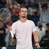 Alexander Zverev zitterte sich in Shanghai eine Runde weiter. © APA/afp / HECTOR RETAMAL
