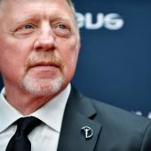 Boris Becker haute auf den Tisch. © AFP / JULIEN DE ROSA