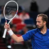 Daniil Medvedev eilt von Sieg zu Sieg. © APA/afp / HECTOR RETAMAL