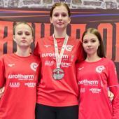 Die Mädchen von Taekwondo Südtirol-Eurotherm trumpften auf. In der Mitte Silbermedaillengewinnerin Anna Gruber.
