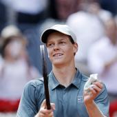 Jannik Sinner hat einen neuen Trainer gefunden. © AFP / OSCAR DEL POZO