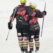 Marco Insam (links) und Connor Blake feierten mit Ritten den nächsten klaren Sieg. © Max Pattis