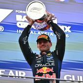 Max Verstappen has won a race again after a long dry spell. © APA/afp / LILLIAN SUWANRUMPHA