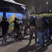 Nach dem Eishockeyspiel in Mailand kam es zu heftigen Krawallen. © Screenshot