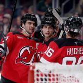 Nico Hischier (links) hat die 200-Tore-Marke geknackt. © APA / ELSA
