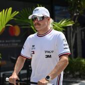Valtteri Bottas ist ein begeisterter Radfahrer. © APA/afp / JADE GAO